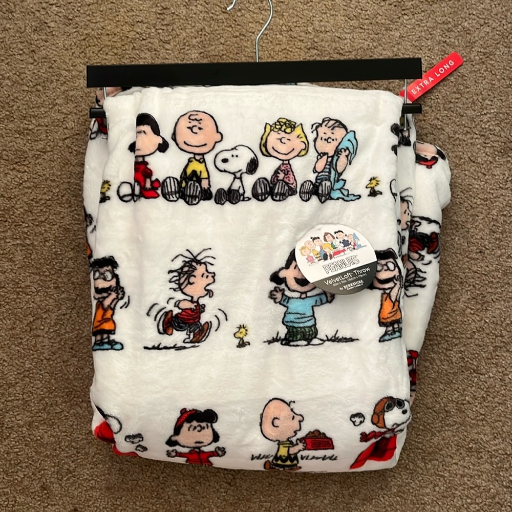 NWT Berkshire Peanuts Snoopy VelvetLoft Extra Long Throw 60x70…